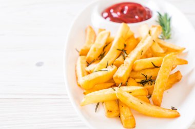 Soslu patates kızartması.