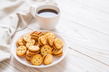 ananas reçeli ile bisküvi