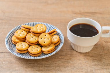 ananas reçeli ile bisküvi