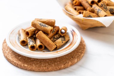 Taylandlı çıtır Hindistan cevizi rulo