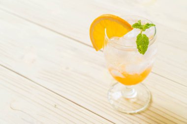 soda ile portakal suyu