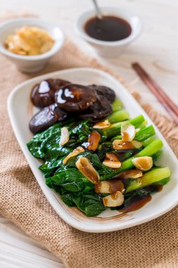 İstiridye soslu kızarmış Hong Kong Kale heyecan