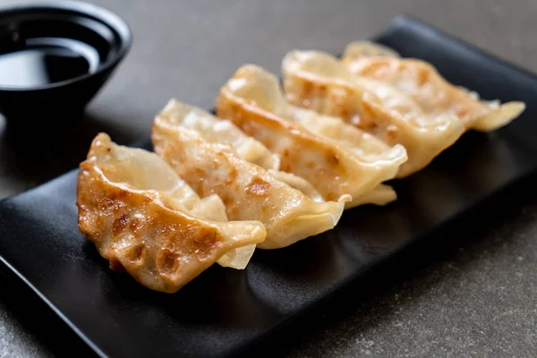 Gyoza japonais ou des boulettes snack — Photo