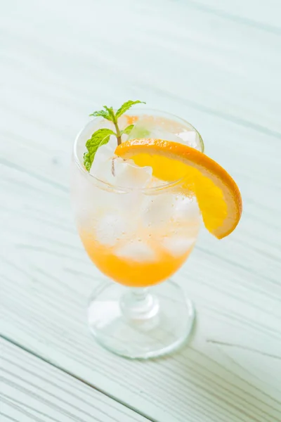 Jus d'orange met soda — Stockfoto