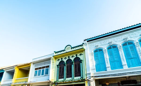 Schöne Architektur in der Altstadt von Phuket mit alten Gebäuden in — Stockfoto