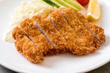 Japon derin kızarmış domuz pirzola (tonkatsu kümesi)