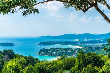 Tropikal plaj manzarası, Karon view Phuket, Tayland gelin