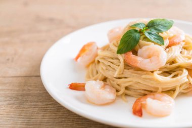 Spagetti krem peynir beyaz soslu karides