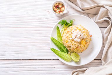 Yengeç kızarmış pilav