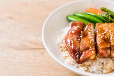 Teriyaki tavuk pilav kasesi