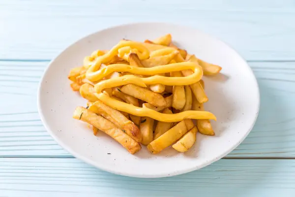 Patatine fritte con formaggio — Foto Stock