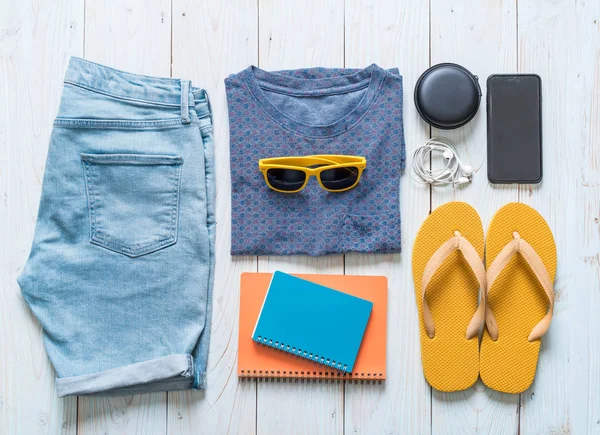 Roupas casuais dos homens de viajante, férias de verão — Fotografia de Stock