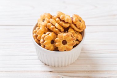 ananas reçeli ile bisküvi