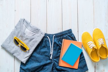 Gezgin, yaz tatili erkekler rahat kıyafetler