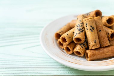 Taylandlı çıtır Hindistan cevizi rulo