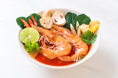 Tom Yum Goong baharatlı ekşi çorbası