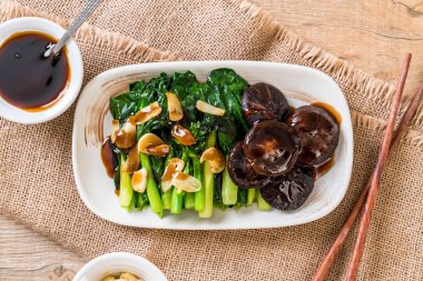 İstiridye soslu kızarmış Hong Kong Kale heyecan