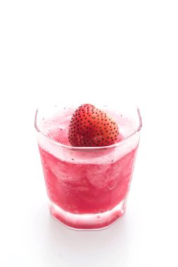 taze çilek smoothie 