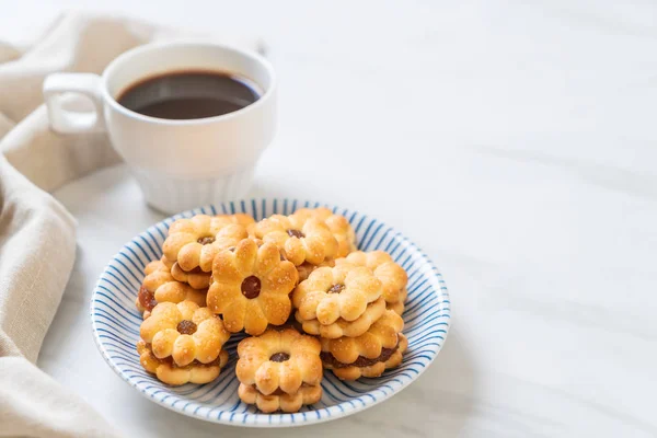 Keks mit Ananasmarmelade — Stockfoto