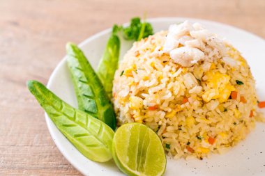 Yengeç kızarmış pilav