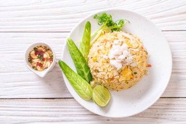 Yengeç kızarmış pilav