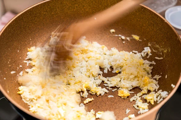 Gătit orez prăjit — Fotografie, imagine de stoc