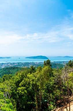 Phuket şehir manzarası ile deniz plaj 