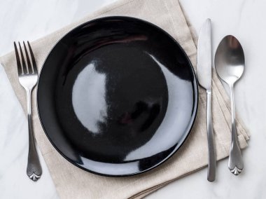 boş tabak kaşık çatal ve bıçak