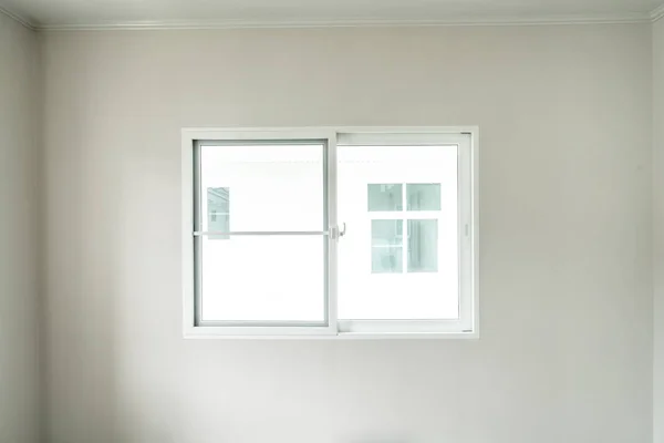Κενό γυαλί παράθυρο διακόσμηση στον τοίχο — Φωτογραφία Αρχείου