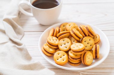 ananas reçeli ile bisküvi