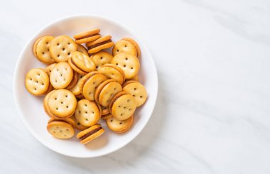 ananas reçeli ile bisküvi