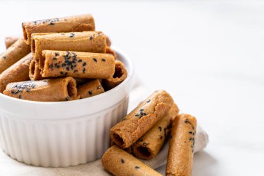 Taylandlı çıtır Hindistan cevizi rulo