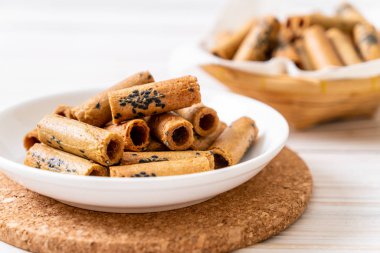 Taylandlı çıtır Hindistan cevizi rulo