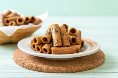 Taylandlı çıtır Hindistan cevizi rulo