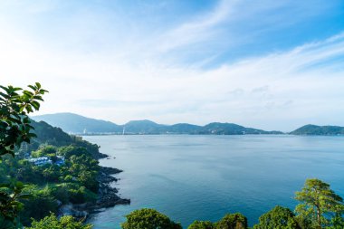 Güzel tropikal deniz ve plaj manzara ile havadan görünümü 