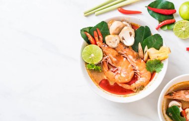 Tom Yum Goong baharatlı ekşi çorbası