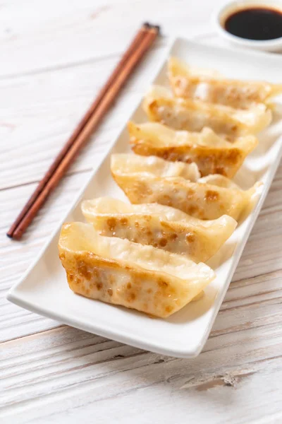 Gyoza japonais ou des boulettes snack — Photo