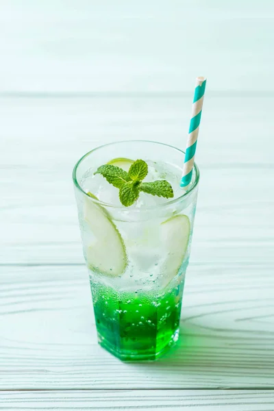 Soda de maçã verde — Fotografia de Stock