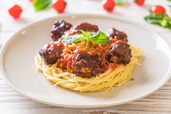 Espaguetis con albóndigas — Foto de Stock