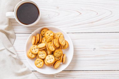 ananas reçeli ile bisküvi