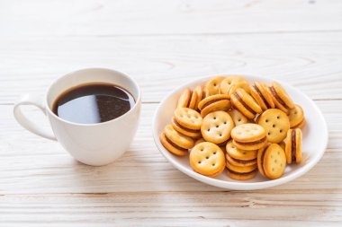 ananas reçeli ile bisküvi