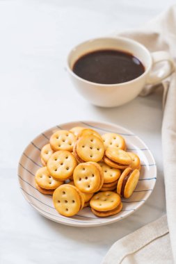 ananas reçeli ile bisküvi