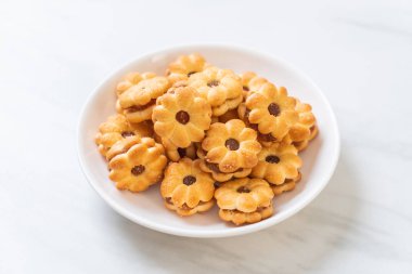 ananas reçeli ile bisküvi