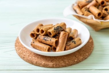 Taylandlı çıtır Hindistan cevizi rulo