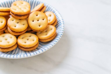 ananas reçeli ile bisküvi