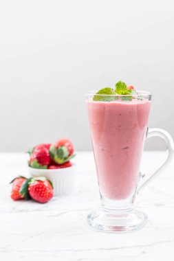 çilek smoothies milkshake