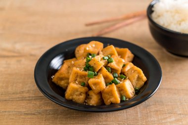 Kızarmış Tofu susam bir kase