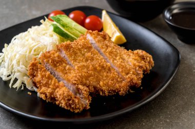 Japon derin kızarmış domuz pirzola (tonkatsu kümesi)