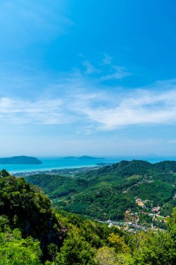 Phuket şehir manzarası ile deniz plaj 