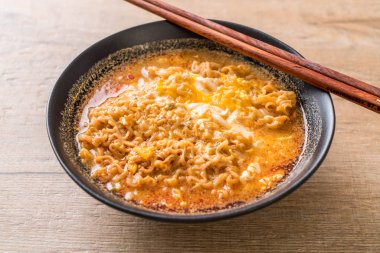 Tay baharatlı şehriye kase